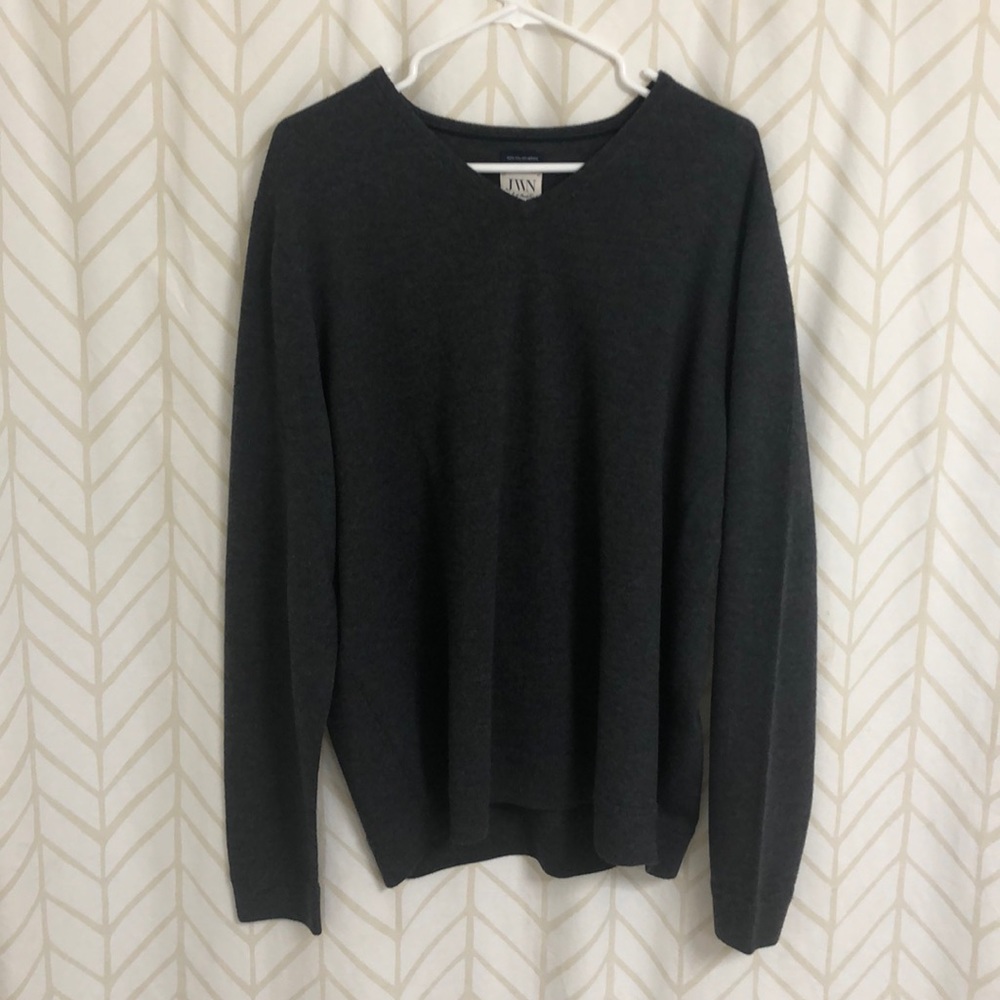 Men’s v neck sweater